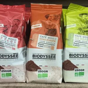Trois paquets de café moulu BIODYSSÉE 100% Arabica (Pérou, Moka Éthiopie, Brésil) 250g, torréfaction moyenne, certifiés AB Bio.