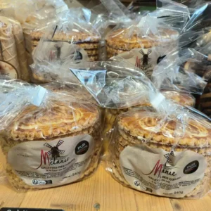 Paquets de Galettes des Cœurs Melanie Pur Beurre de 240g, biscuits dorés à la fleur de sel, sur étagère en bois.