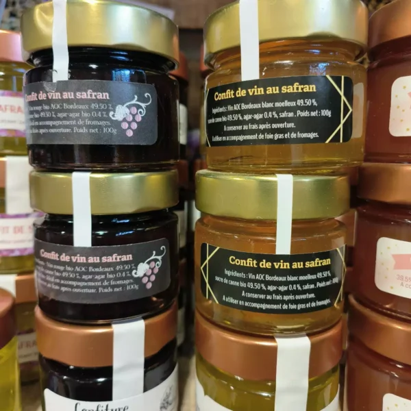 Pots de confit de vin au safran (rouge et blanc AOC Bordeaux bio). Ingrédients: vin, sucre canne bio, agar-agar bio, safran. Accompagne foie gras, fromages. 100g.